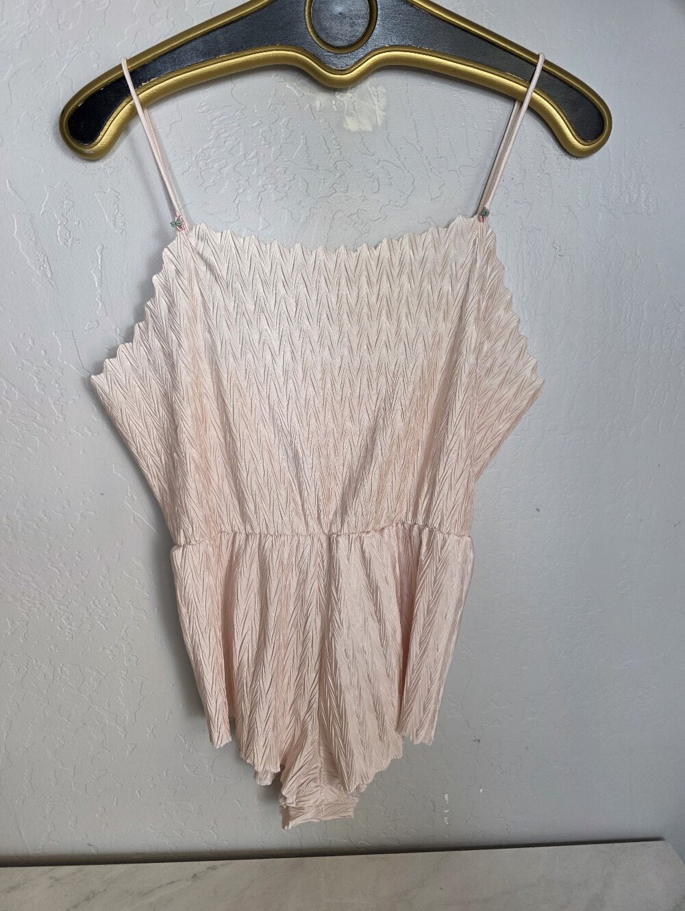 Vintage Pleats Maidenform Women’s Light Pink Textured Romper Lingerie Size Small